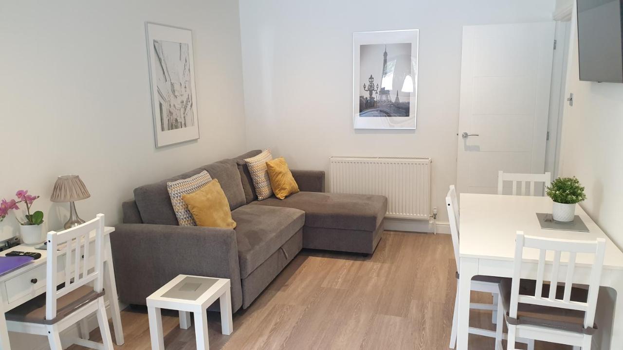 Large Modern Self Contained Apartment In Lymington Extérieur photo